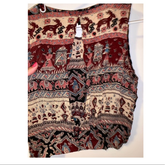 CUTE SLEEVELESS TOP🤎 - Picture 2 of 4